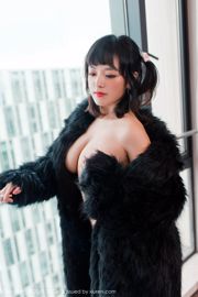 Zhang Huahua "Mature Woman in Fur Net Stockings" [DKGirl] Vol.118