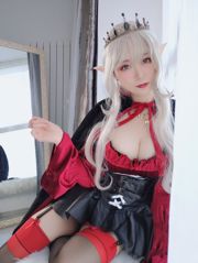 COSER Silver 81 "Royal Vampire" [Gadis COSPLAY]